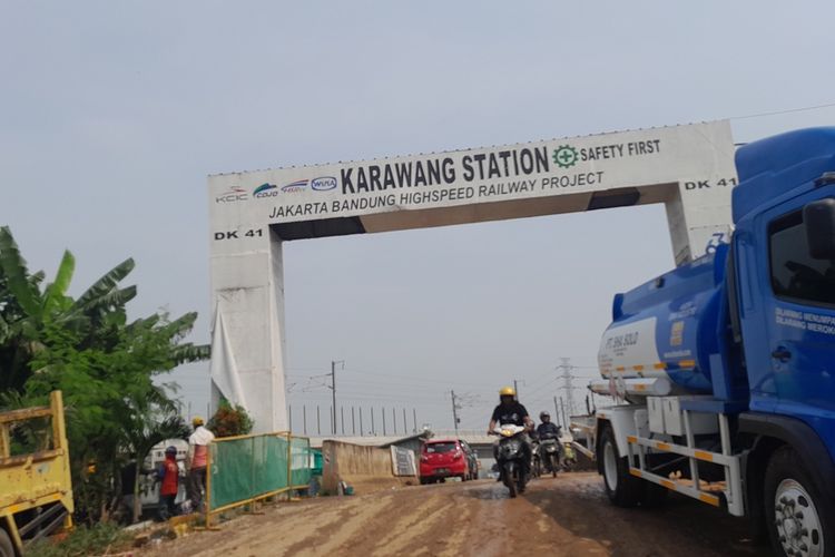 Akses Stasiun KCJB Karawang pada 6 Juni 2023.