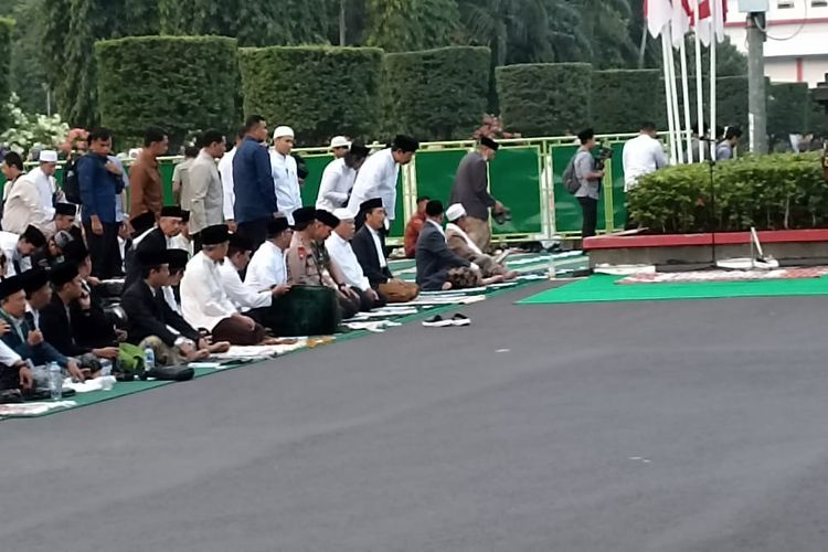 Presiden Jokowi tiba di Masjid Raya Baiturrahman Semarang, Jawa Tengah untuk melaksanakan shalat Idul Adha, Senin (17//6/2024). 