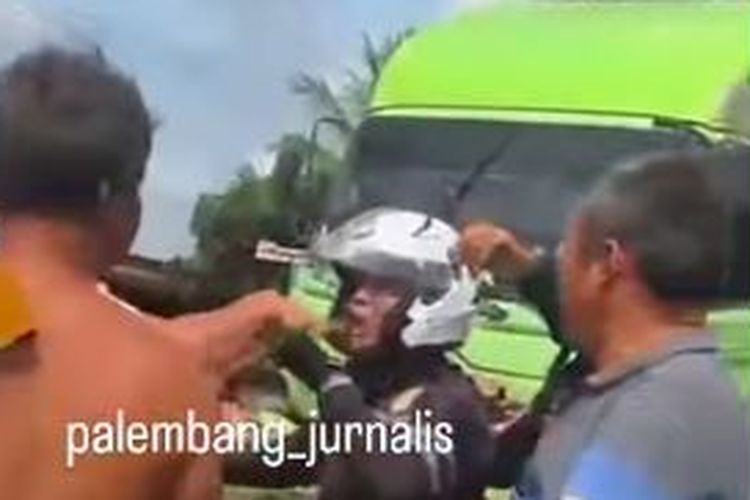 Viral Oknum Dishub Palembang Dikepung Sopir Truk, Diduga Jadi Picu Kecelakaan Beruntun
