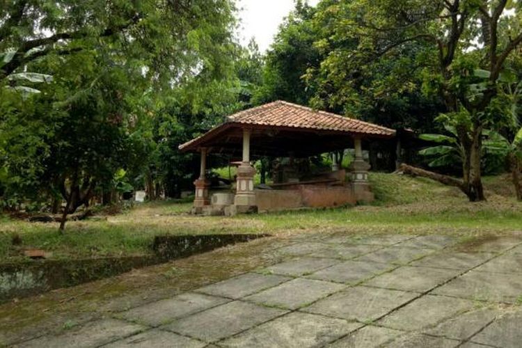 Kuburan kuno peninggalan Tionghoa di Pondok Cina, Jalan Karet, Margonda, Depok, Rabu (25/1/2017).