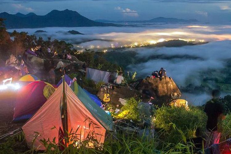 Ke Bukit Jamur Melihat Negeri Di Atas Awan Halaman All