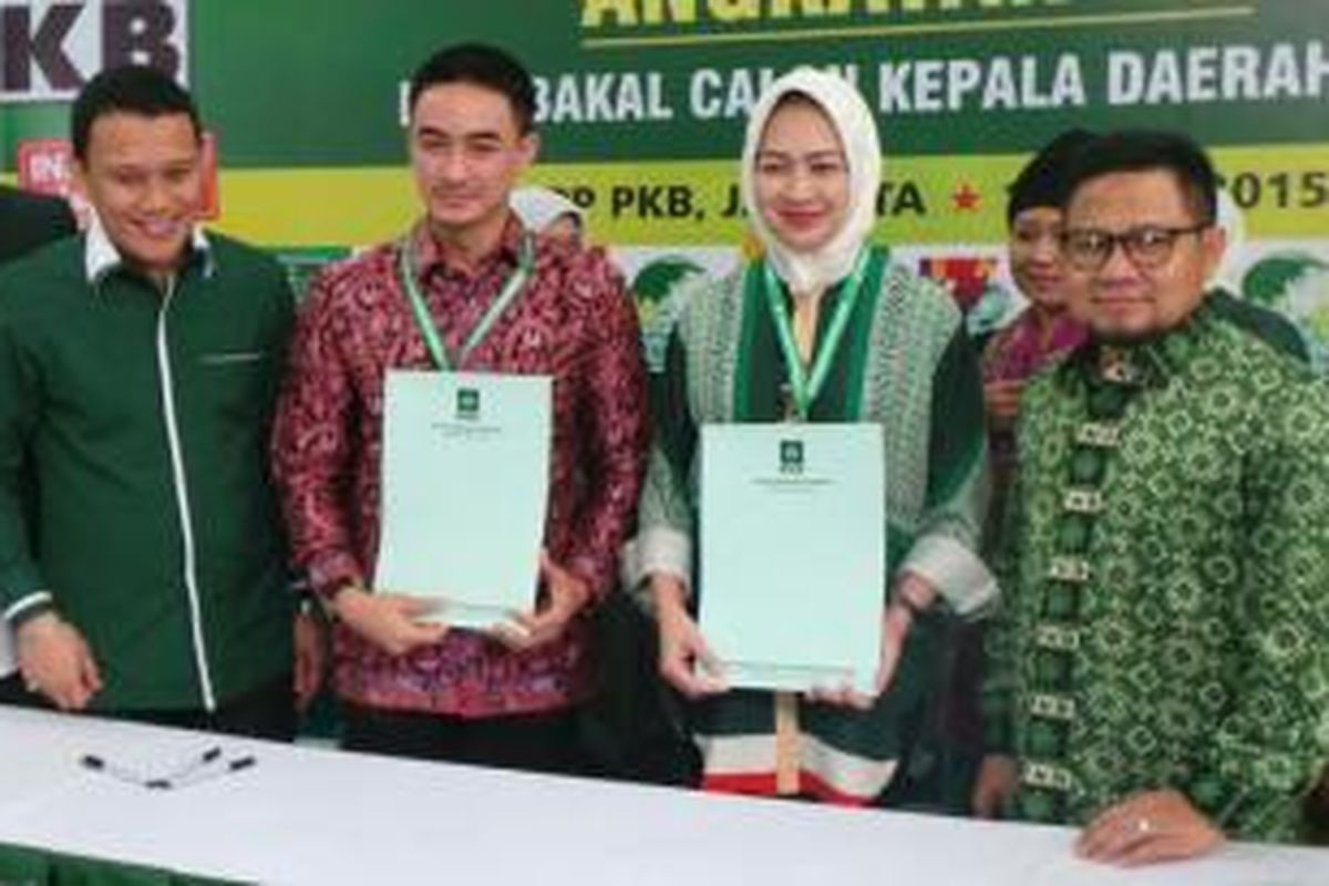 Ketua Umum PKB Muhaimin Iskandar (paling kanan) bersama Walikota Tangerang Selatan sekaligus politisi Partai Golkar Airin Rahmi Diani