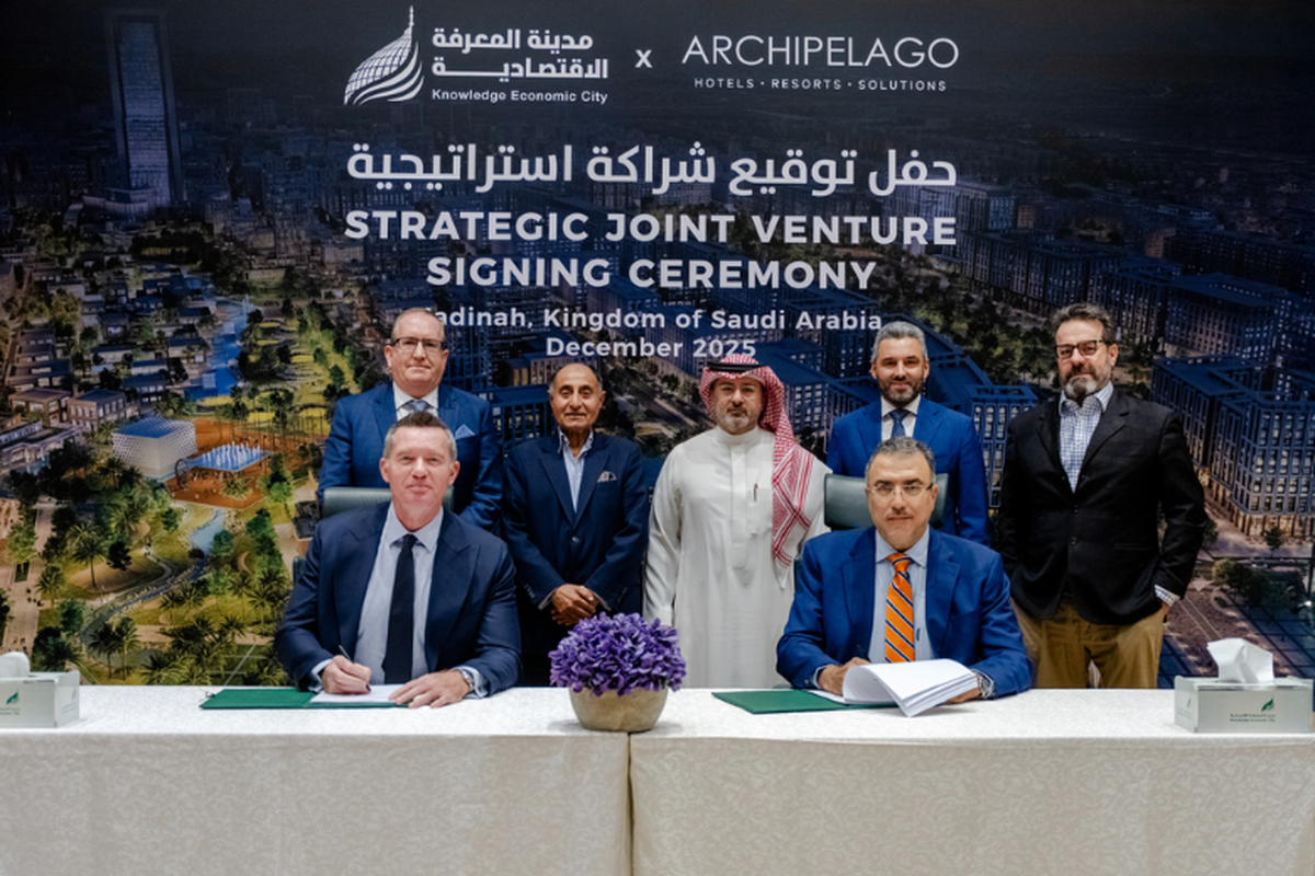 Knowledge Economic City (KEC) dan Archipelago menandatangani perjanjian kerja sama strategis bersejarah di Madinah, Arab Saudi, untuk pendirian perusahaan manajemen perhotelan baru.
