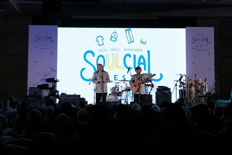 Grup musik religi Bimbo tampil di acara Soulcial Fest 2019 di Kuningan City, Jakarta Selatan, Sabtu (6/7/2019).