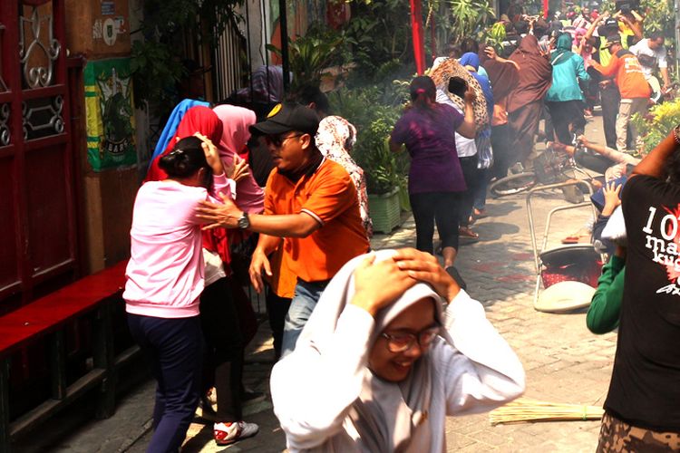 Simukasi dan mitigasi bencana yang digelar Pemkot Surabaya bertempat di Kelurahan Dupak, Kecamatan Krembangan Surabaya, Minggu (28/10/2018).