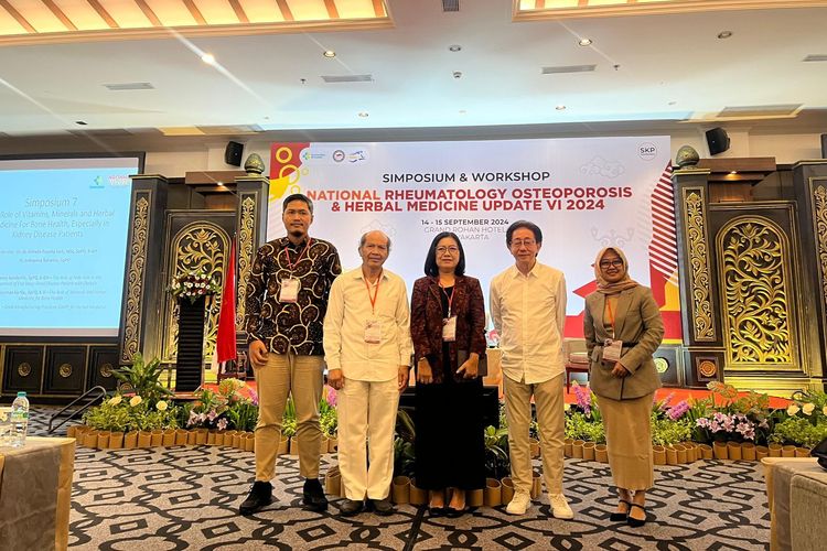 Direktur Sido Muncul Irwan Hidayat hadir sebagai narasumber pada acara National, Rheumatology, Osteoporosis, and Herbal Medicine Update VI 2024 di Yogyakarta pada Minggu (15/9/2024).