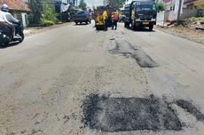 Saat Jalan Provinsi Rusak di Tasikmalaya Hanya Ditambal Tiap Jelang Mudik Lebaran...
