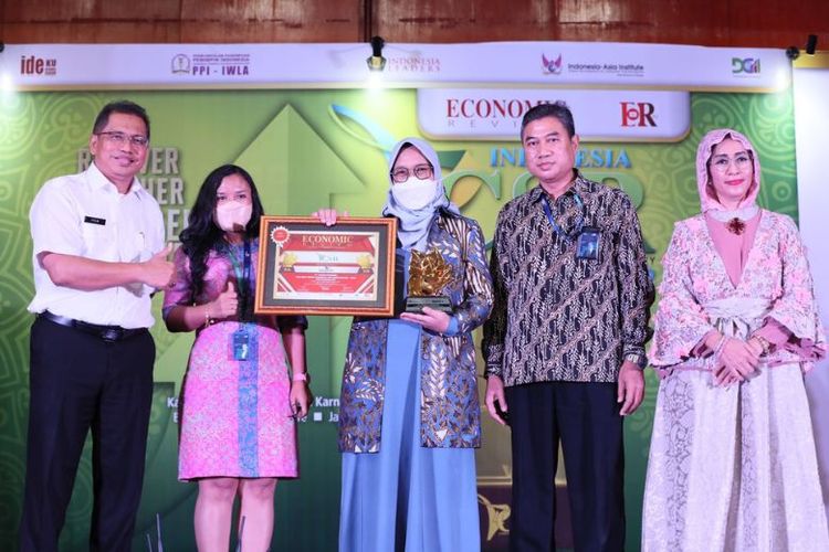 TASPEN menerima penghargaan The Best Sustainable Development Goals di ajang ICSR Award-V-2022

