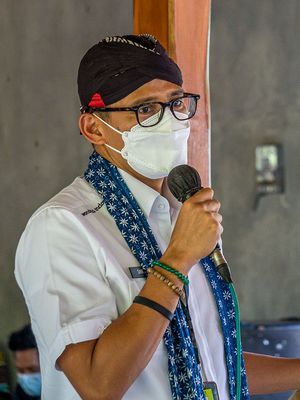 Menparekraf Sandiaga Uno saat berkunjung ke Desa Wisata Krebet, Bantul, Yogyakarta.