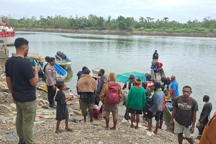 Khawatir Kondisi Keamanan, Ratusan Penambang Emas Ilegal Tinggalkan Pegunungan Bintang