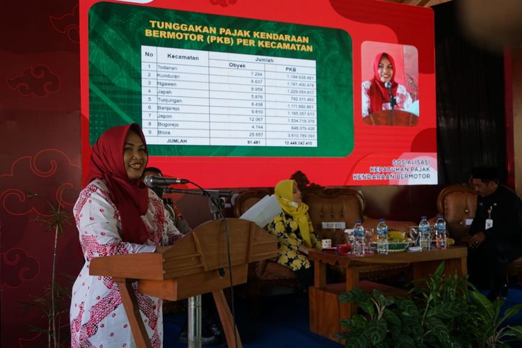 Wakil Bupati Blora, Tri Yuli Setyowati dalam sosialisasi Kepatuhan Pembayaran PKB di Resto Seloparang Jepon, pada Kamis (4/8/2022).