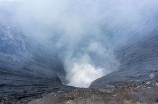 Aktivitas Vulkanik Gunung Bromo Naik, Wisatawan Dilarang Dekati Kawah