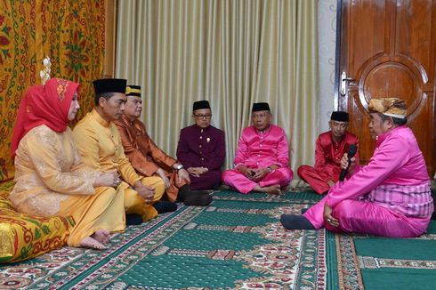 Prosesi Adat Moloopu Sambut Brigjen Pol Wahyu Widada Sebagai Kapolda Gorontalo