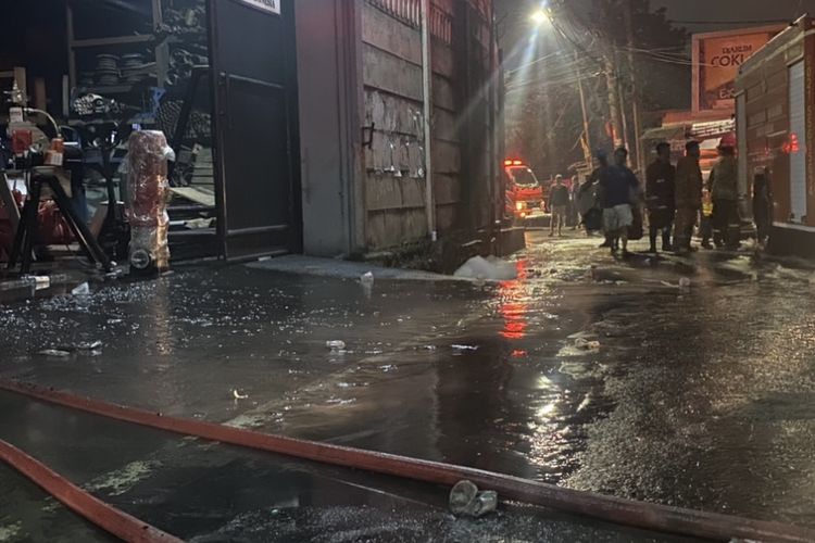 Pabrik di Serpong Utara Terbakar, Api Baru Padam Setelah Empat Jam