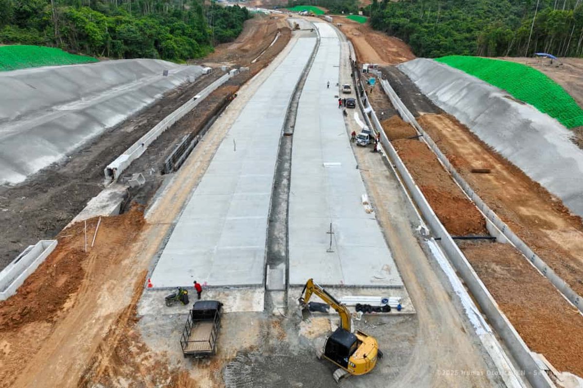 Pembangunan jalan proyek 1A & 1B di wilayah IKN.