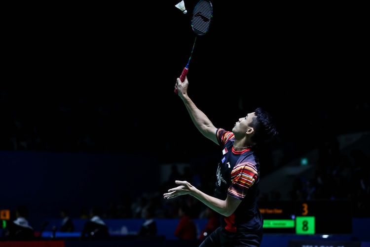 Tunggal Putra Indonesia, Jonatan Christie bertanding melawan tunggal putra Taiwan, Chou Tien Chen pada pertandingan perempat final BliBli Indonesia Open 2019 di Istora Senayan Jakarta, Jumat (19/7/2019). Jonatan Christie gagal melaju ke babak semifinal setelah kalah 16-21, 21-18, dan 21-14.