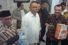  Pulang Umrah, Deddy Mizwar Bawa Air Zamzam ke Kantor Gerindra Jabar