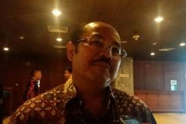 Ketua Ombudsman RI Amzulian Rifai di Kompleks Parlemen, Senayan, Jakarta, Kamis (3/3/2016)