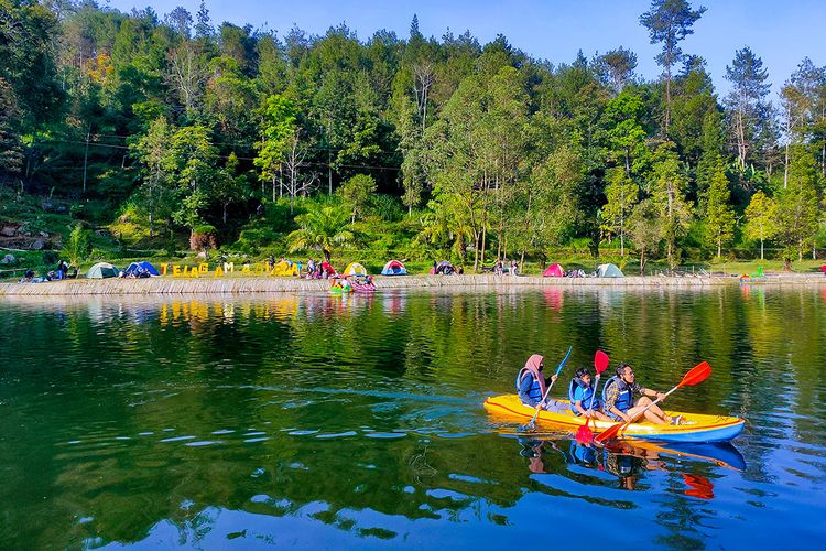 Telaga Madirda di Kaki Gunung Lawu.