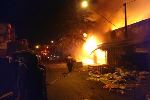 800 Kios di Pasar Ngunut Tulungagung Terbakar