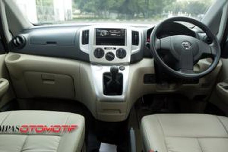 Warna baru kabin Nissan Evalia, didominasi beige untuk kesan elegan.