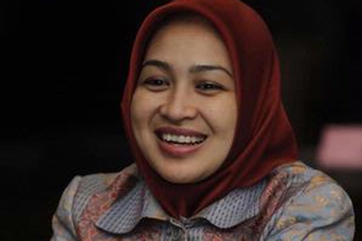 Airin Rachmi Diany, Wali Kota Tangerang Selatan, menyeimbangkan peran sebagai pejabat publik dan peran sebagai ibu juga istri di rumah.