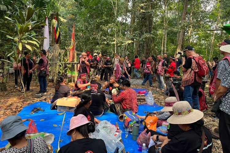 Dukung Pengakuan Masyarakat Adat, TEP UI-Kementrans Dokumentasikan 5 Sub-Suku Dayak