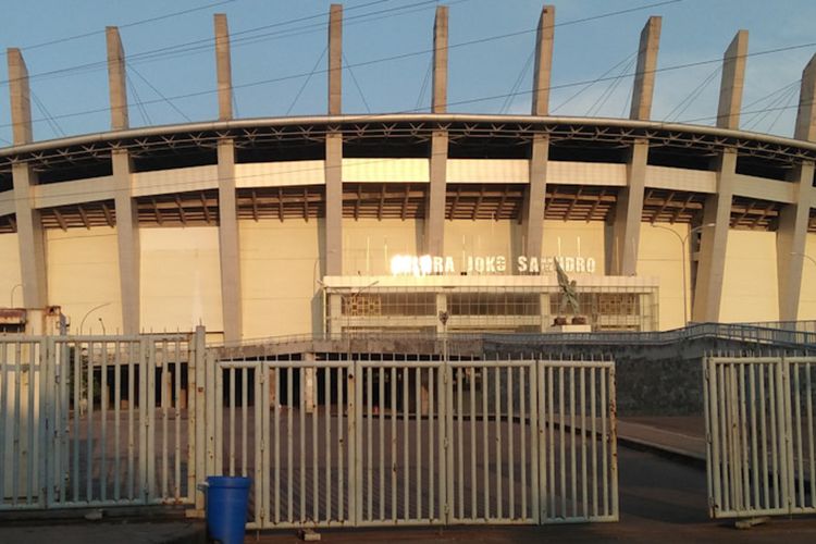 Stadion Gelora Joko Samudro (Gejos) yang digunakan untuk tempat karantina pekerja migran asal Gresik.