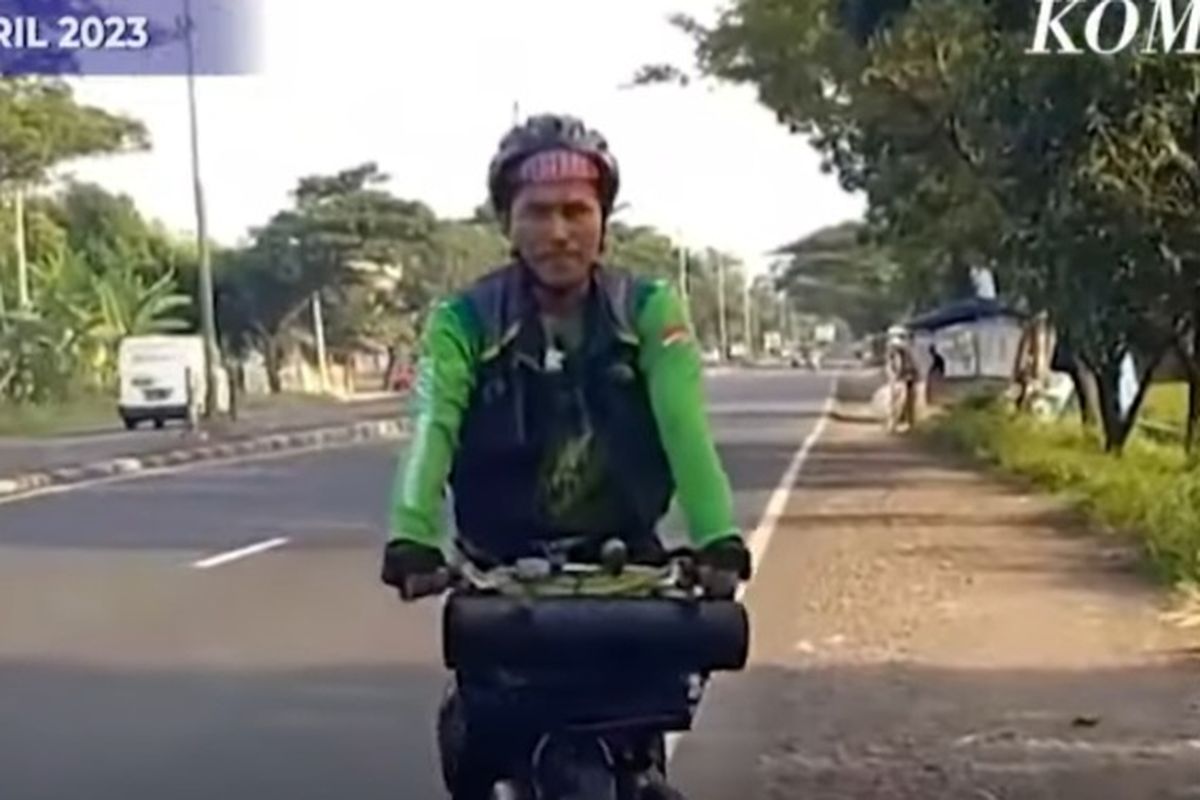 Deny Sulaeman mudik menggunakan sepeda dari Jakarta ke Brebes.