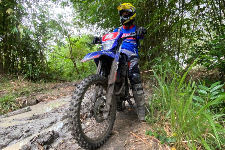 Off road di lahan perkebunan kelapa sawit