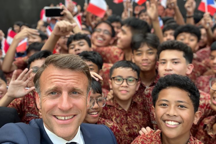 Keramahan Presiden Macron: 2 Kali ke Indonesia, Selalu Berbaur dengan Warga