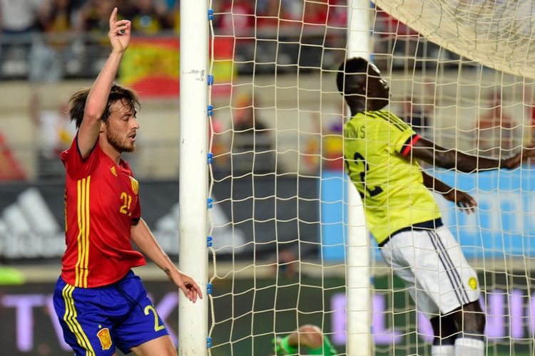 David Silva mencetak gol Spanyol ke gawang Kolombia di Stadion Nueva Condomina, Murcia, Rabu (7/6/2017).