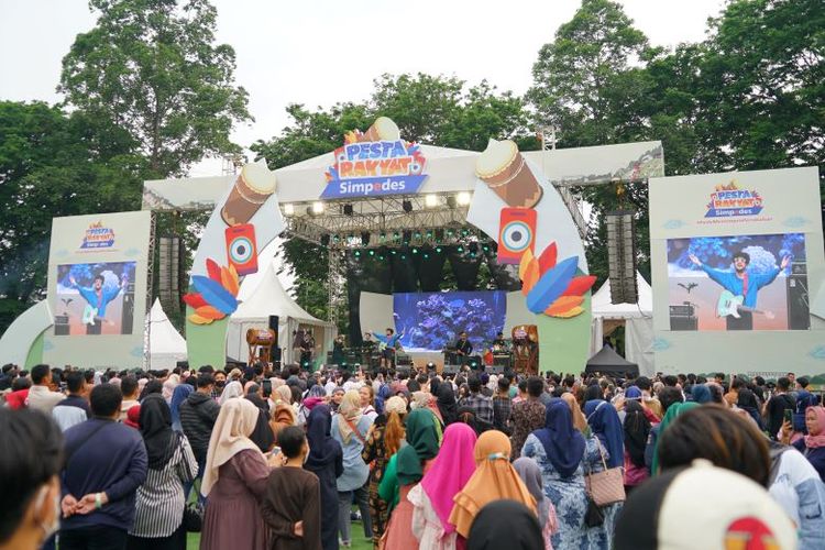Penampilan Kunto Aji dalam Pesta Rakyat Simpedes (PRS) di Tangerang yang berlangsung mulai Jumat (14/10/2022) hingga Minggu (16/10/2022). 

