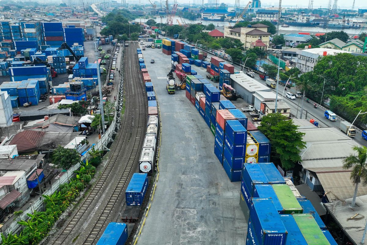 Layanan angkutan retail PT Kereta Api Indonesia (Persero) atau KAI.
