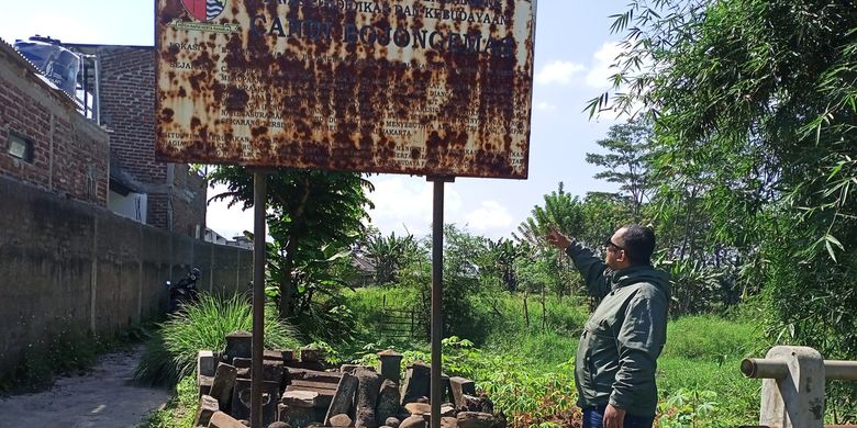 Kondisi Situs Cagar Budaya Candi Bojongemas di Desa Bojongemas, Kecamatan Solokanjeruk, Kabupaten Bandung, Jawa Barat tak terurus. Tak sedikit warga yang menganggapnya batuan biasa.