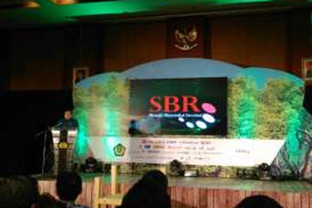 Menteri Keuangan Bambang PS Brodjonegoro dalam peluncuran Saving Bonds Retail seri SBR002 tahun 2016, di Kantor Kementerian Keuangan Jakarta, Kamis (28/4/2016).
