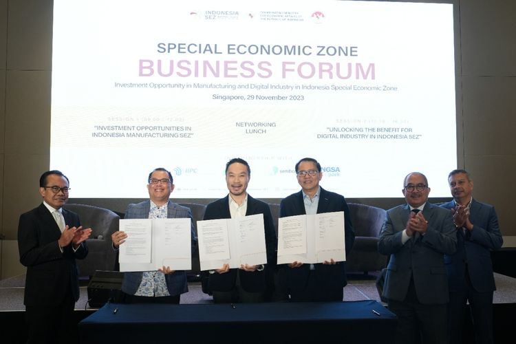 Penandatanganan MoU antara KEK Singhasari dengan beberapa perusahaan Singapura saat acara Indonesia SEZ Business Forum 2023 di Westin Hotel Singapura, pada Rabu (29/11/2023)