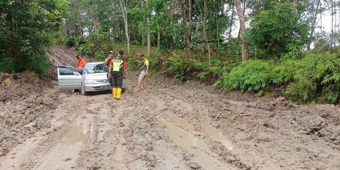 Hendak Bayar Pajak, Mobil yang Ditumpangi 1 Keluarga Ini Tersasar ke Hutan Setelah Ikuti Google Maps