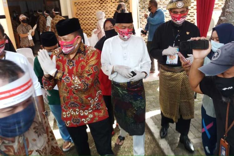 Paslon Lukita Dinasti Tuo dan Abdul Basyid Has usai melakukan pendaftaran di KPU Batam.