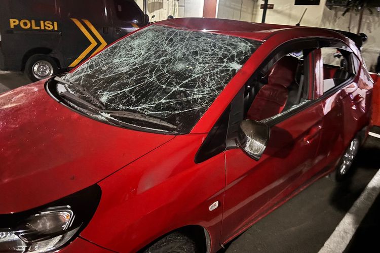Diduga Tabrak Lari, Pengemudi Brio di Bekasi Diamuk Massa