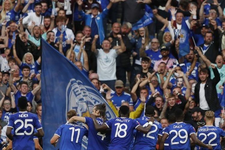 Para pemain Leicester City ketika merayakan gol Kelechi Iheanacho pada laga Communty Shield melawan Man City, Sabtu (7/8/2021).