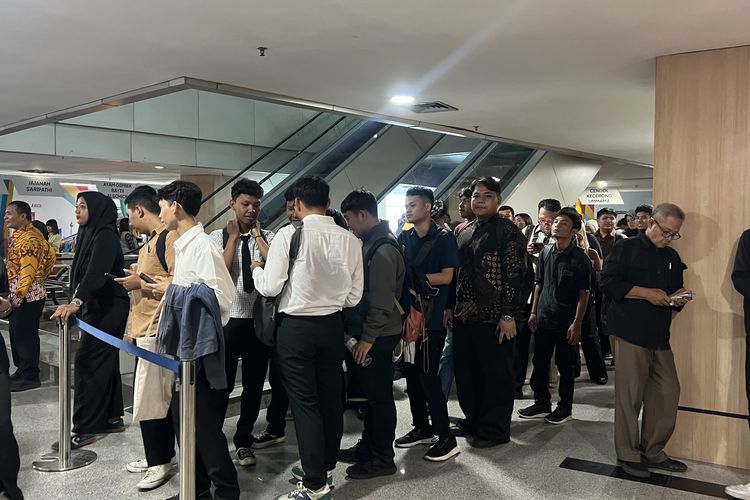 Antrean Panjang di Job Fair Jakarta, Pencari Kerja: Syarat Makin Berat, Loker Makin Sedikit