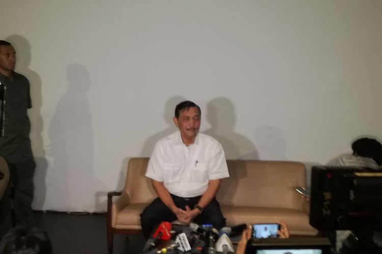 Menteri Koordinator Bidang Kemaritiman Luhut Binsar Pandjaitan di Hotel Akmani, Jakarta, Senin (20/5/2019) malam. 
