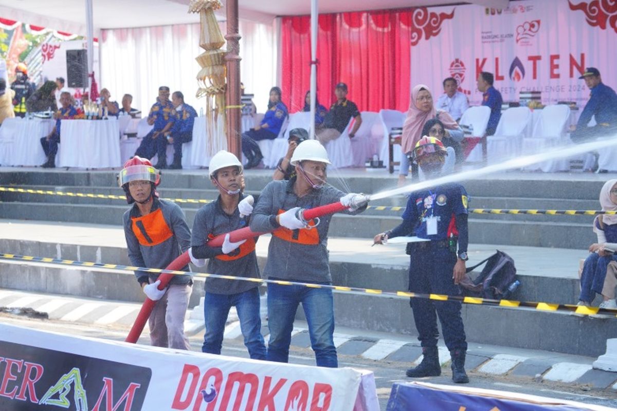 Sebanyak 26 tim penanganan kebakaran mengikuti Klaten Fire Safety Challenge 2024 yang digelar Pemadam Kebakaran (Damkar) Satuan Polisi Pamong Praja (Satpol PP) Kabupaten Klaten pada Rabu (31/7/2024).