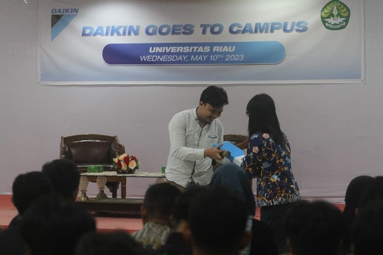 Kegiatan Daikin Goes to Campus di Unri kali ini membahas sejumlah topik, di antaranya perkembangan teknologi pendingin udara bagi hunian dan bangunan komersial. 