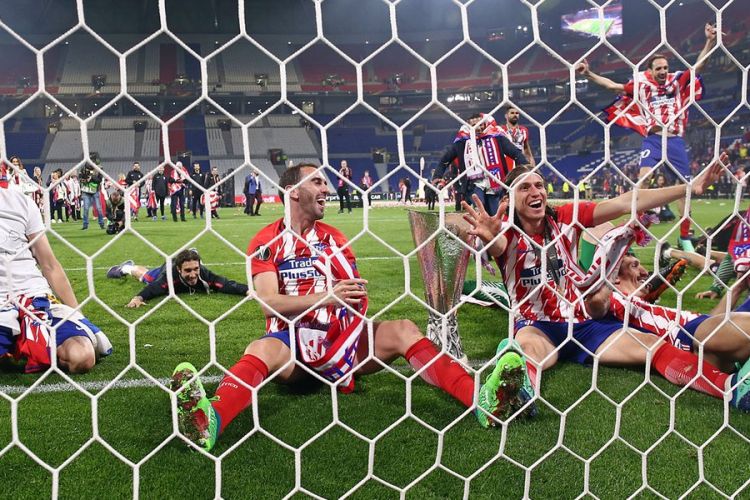 Pemain Atletico Madrid merayakan gelar juara Liga Europa yang diraihnya setelah berhasil mengalahkan Marseille pada Rabu (16/5/2018) atau Kamis dini hari WIB.