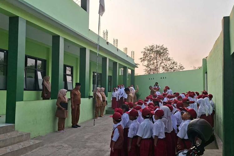 PHK dan Banjir Berdampak ke Sekolah di Bandung, Murid Baru SD Ini Terus Menyusut