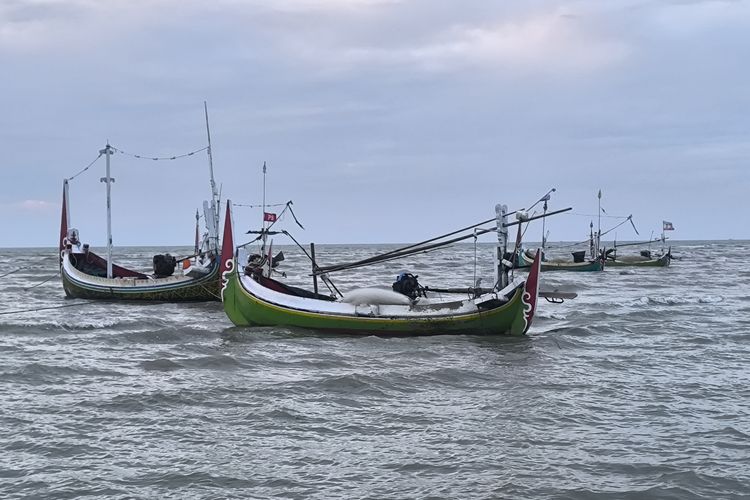 Ratusan nelayan di wilayah Pantura Pamekasan menunggu ganti rugi rumpon dari Petronas, Selasa (12/8/2025)
