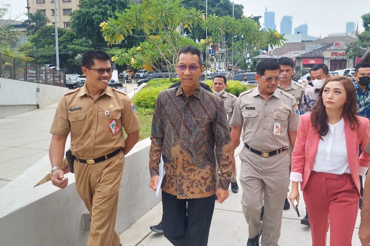 Penjabat (Pj) Gubernur DKI Jakarta Heru Budi Hartono tiba di Taman Ismail Marzuki (TIM), Jakarta Pusat, Selasa (18/10/2022) pagi, untuk memberikan pengarahan kepada para camat dan lurah se-DKI Jakarta.