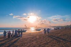 Ubur-ubur Muncul di Pantai Teluk Penyu, Pengelola: Anak-anak Banyak Jadi Korban